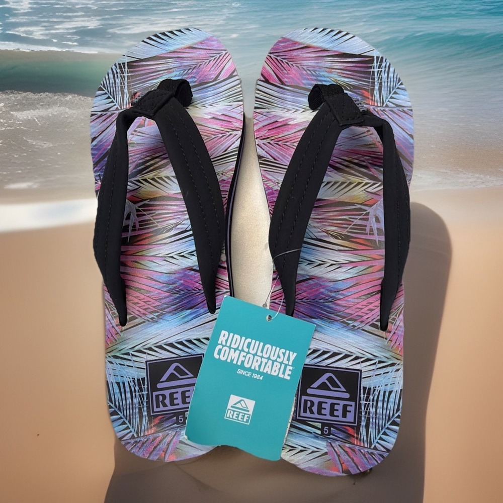 NWT Reef Kid's AHI‎ Flip Flop Size 5 Palm Fronds Tropical Purple Pink Blue Logo